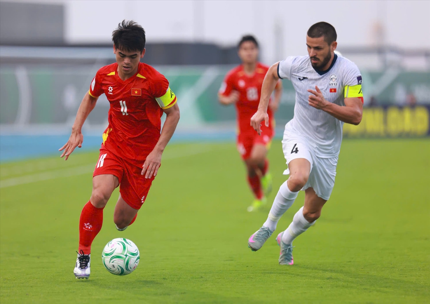 U23 Việt Nam gặp khá nhiều khó khăn trước đối thủ đến từ Trung Á (Ảnh IT)