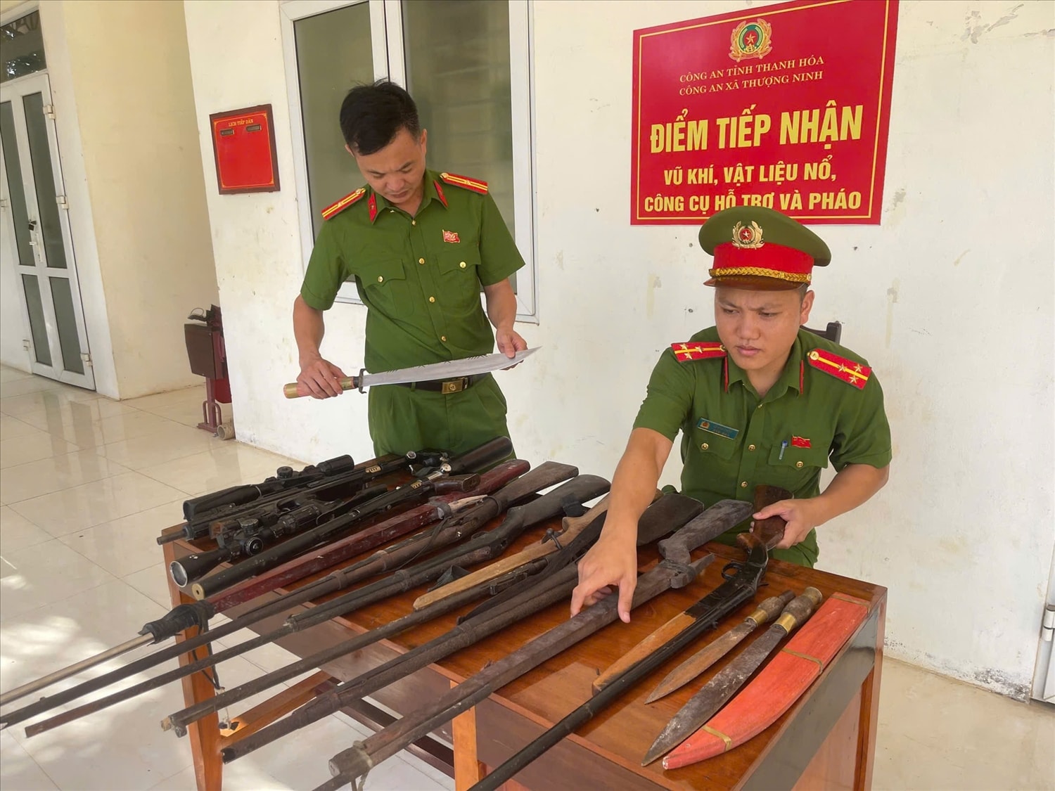 Việc tuyên truyền, vận động giao nộp vũ khí, pháo nổ góp phần bảo đảm an toàn, giữ bình yên cho Nhân dân đón Tết.
