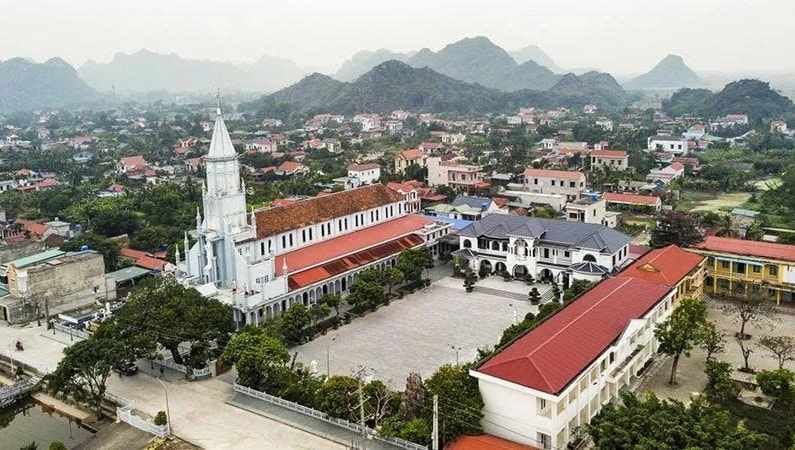 Nhiều giáo xứ, giáo họ duy trì quỹ khuyến học từ sự đóng góp tự nguyện của giáo dân, tạo nguồn lực bền vững hỗ trợ học sinh.