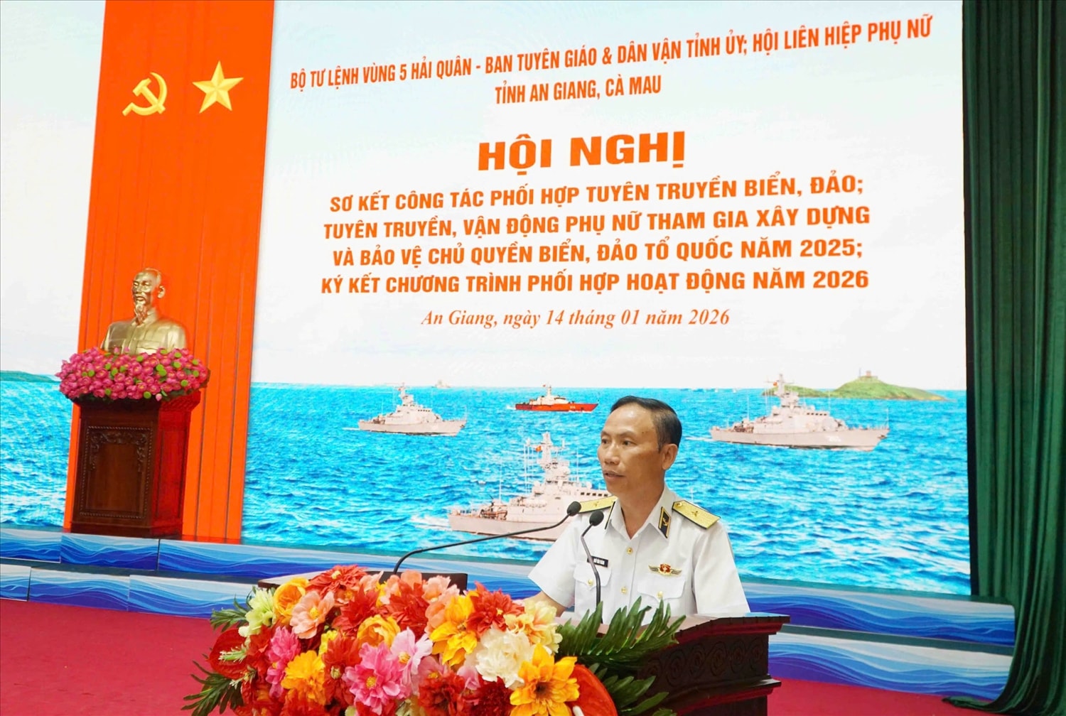 Chuẩn đô đốc Ngô Văn Thành phát biểu khai mạc Hội nghị