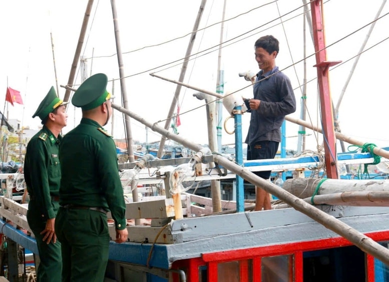 Thủ tướng chỉ đạo Bộ trưởng Bộ Quốc phòng chỉ đạo tiếp tục tuần tra, kiểm soát tại vùng biển giáp ranh với các nước để không phát sinh tàu cá vi phạm vùng biển nước ngoài; chỉ đạo các đồn/trạm biên phòng kiểm soát chặt chẽ tàu cá xuất, nhập qua trạm biên phòng (Ảnh MH)