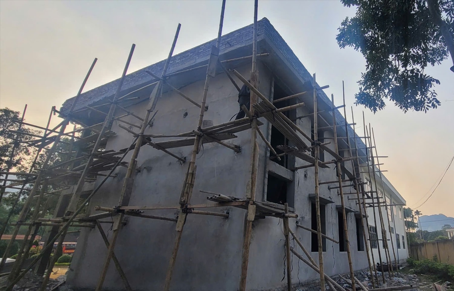 Nhiều công trình trường học tại khu vực miền núi Thanh Hoá đang gấp rút hoàn thiện để bàn giao sớm.