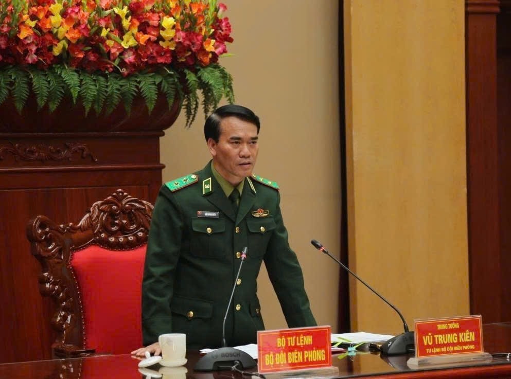 Trung tướng Vũ Trung Kiên, Tư lệnh Bộ đội Biên phòng và là Trưởng ban Chỉ đạo Chương trình  phát biểu tại Hội nghị