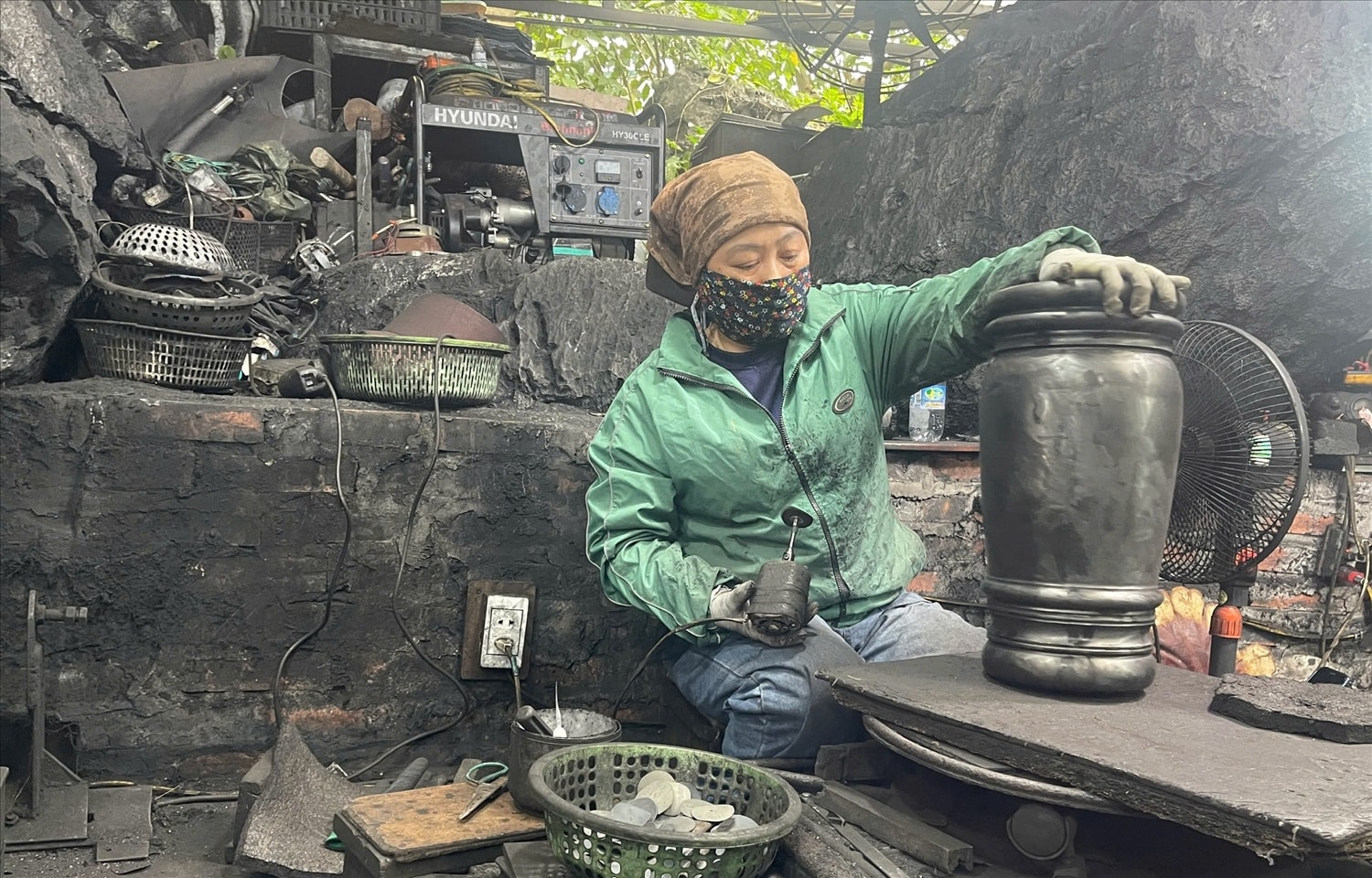 Với sự hỗ trợ của máy móc, hiện nay việc đánh bóng sản phẩm thuận lợi và đáp ứng thẩm mỹ