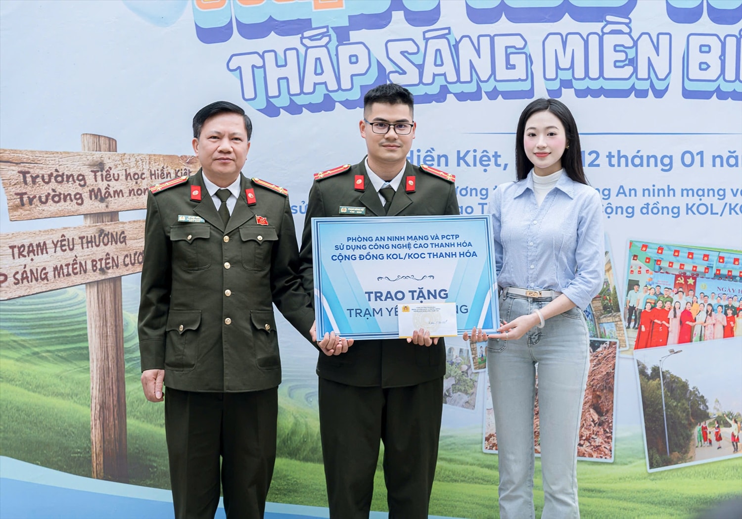 Á hậu Thanh Trúc trong hoạt động thiện nguyện tại vùng biên xứ Thanh Ảnh: NVCC