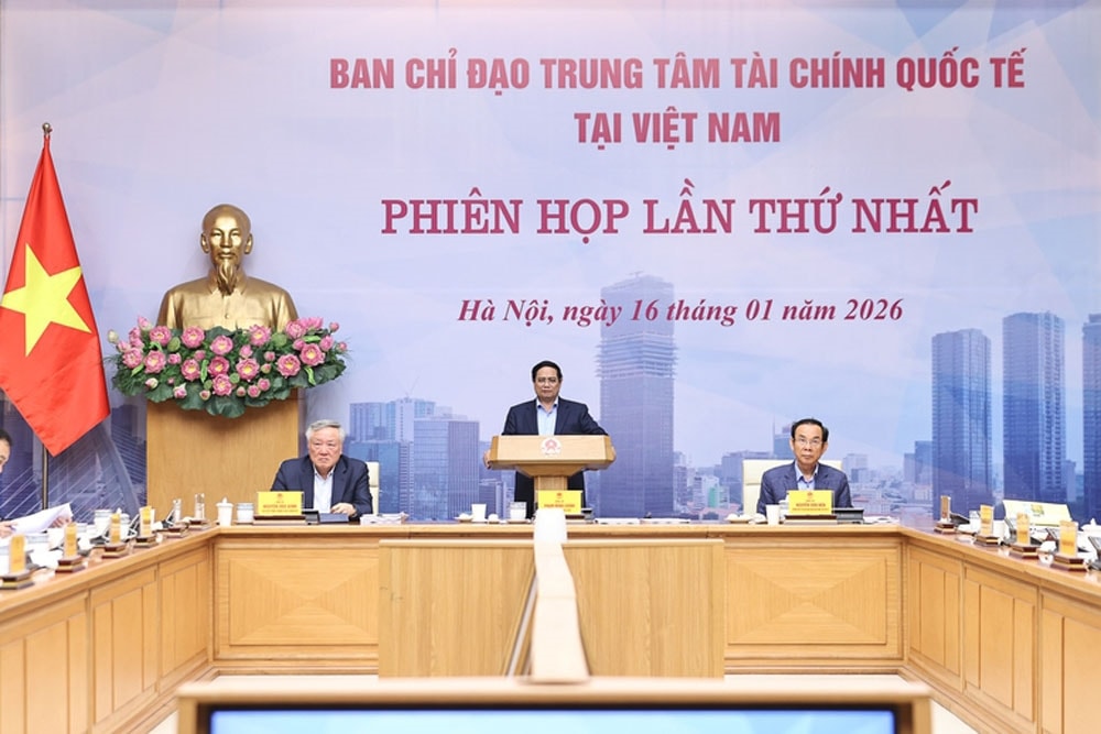 Thủ tướng Chính phủ yêu cầu khẩn trương xây dựng trình Chính phủ ban hành Nghị định về cơ chế, chính sách đặc thù hoạt động của Hội đồng điều hành Trung tâm Tài chính Quốc tế - Ảnh: VGP/Nhật Bắc