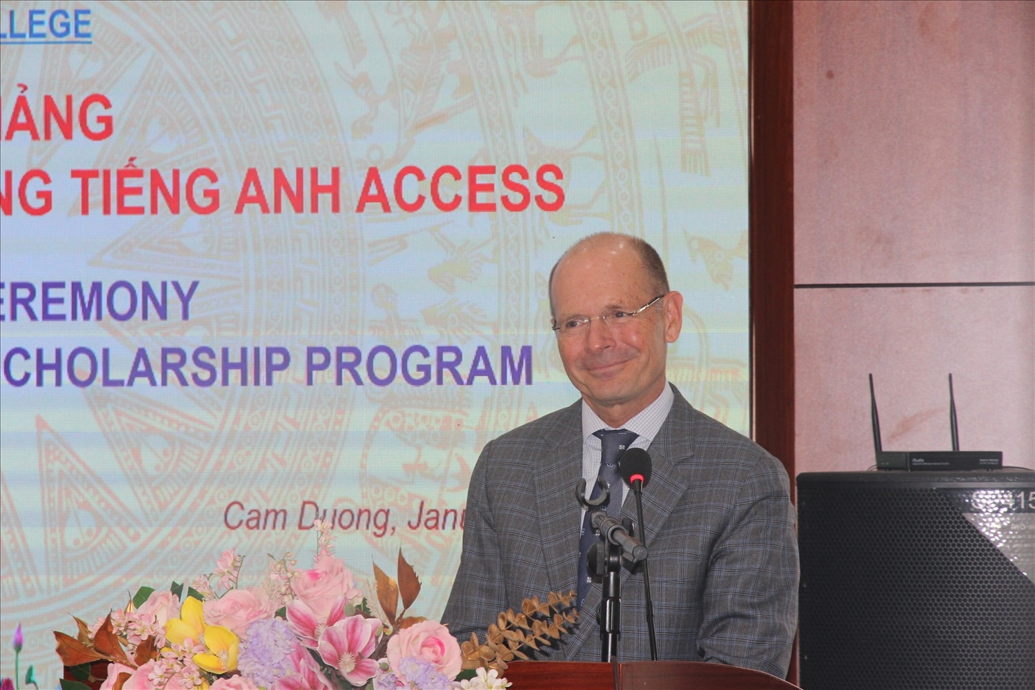 Ông David George Fay, Giám đốc Văn phòng Tiếng Anh Khu vực phát biểu tại buổi lễ khai giảng (ảnh Trọng Bảo)