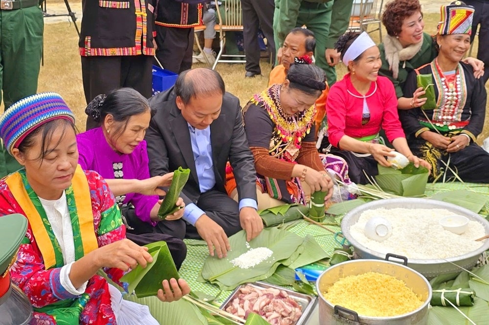 Chương trình “Bánh chưng xanh - Tết vì người nghèo” tại Làng Văn hóa - Du lịch các dân tộc Việt Nam là hoạt động mang ý nghĩa nhân văn, góp phần lan tỏa tinh thần đoàn kết, sẻ chia trong cộng đồng