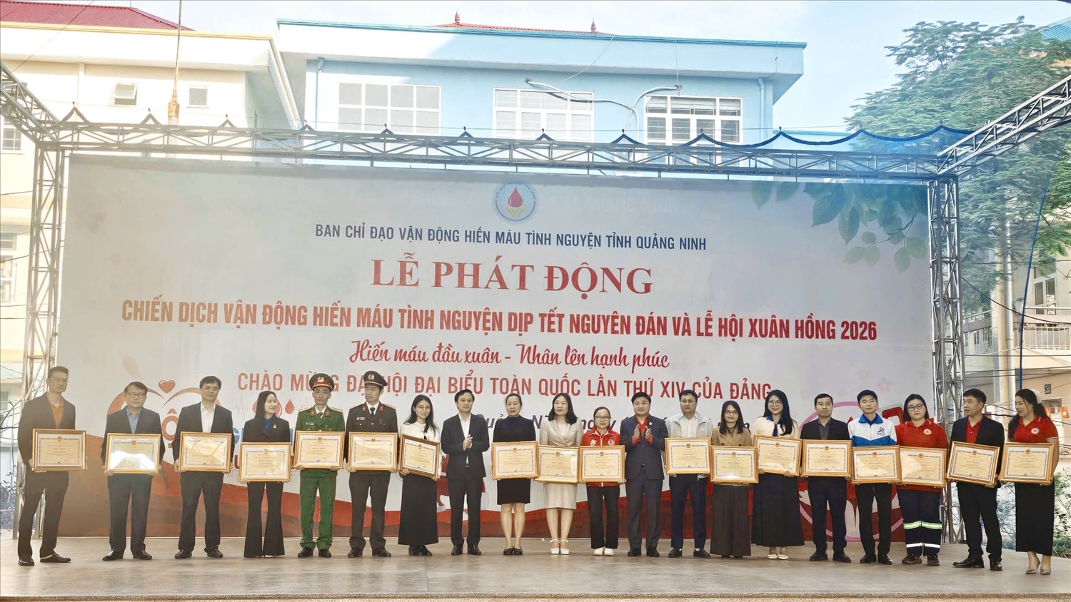 23 cá nhân có thành tích xuất sắc trong công tác vận động hiến máu tình nguyện giai đoạn 2021- 2025 được trao tặng giấy khen của UBND tỉnh Quảng Ninh