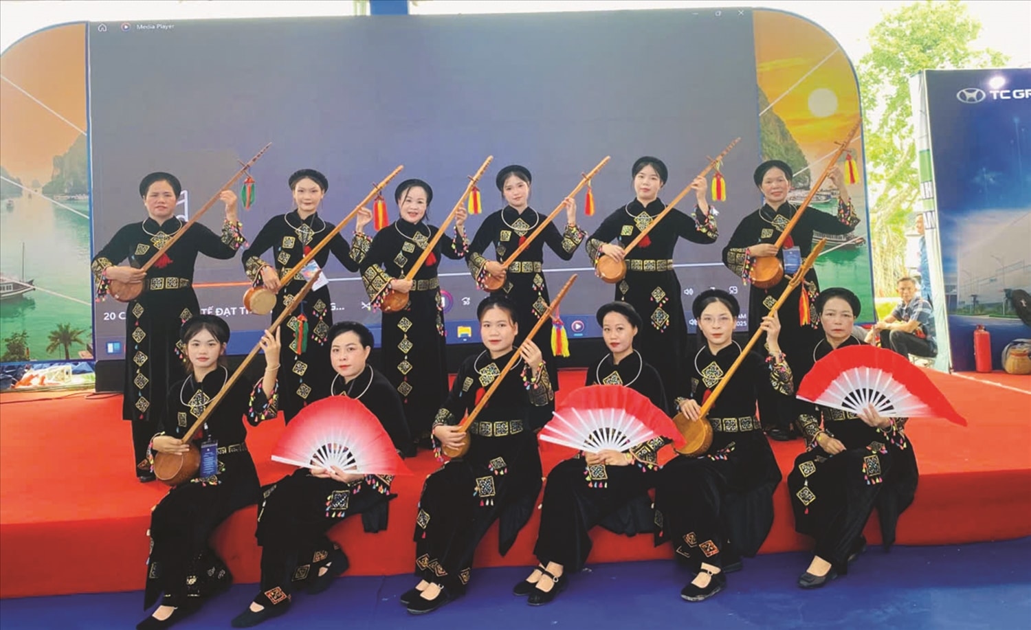 Đàn Tính được sử dụng trong Nghi lễ Lẩu Then