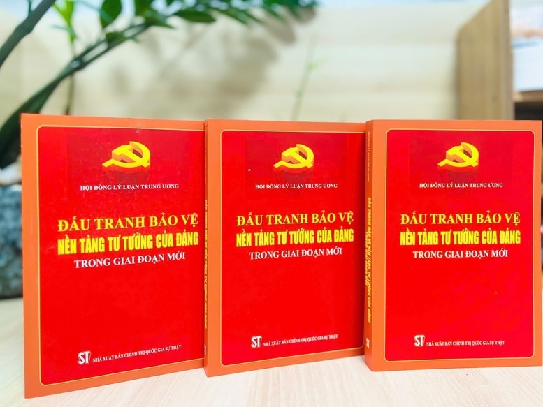 Cuốn sách gồm nhiều bài viết của các nhà khoa học, chuyên gia lý luận (Ảnh MH)