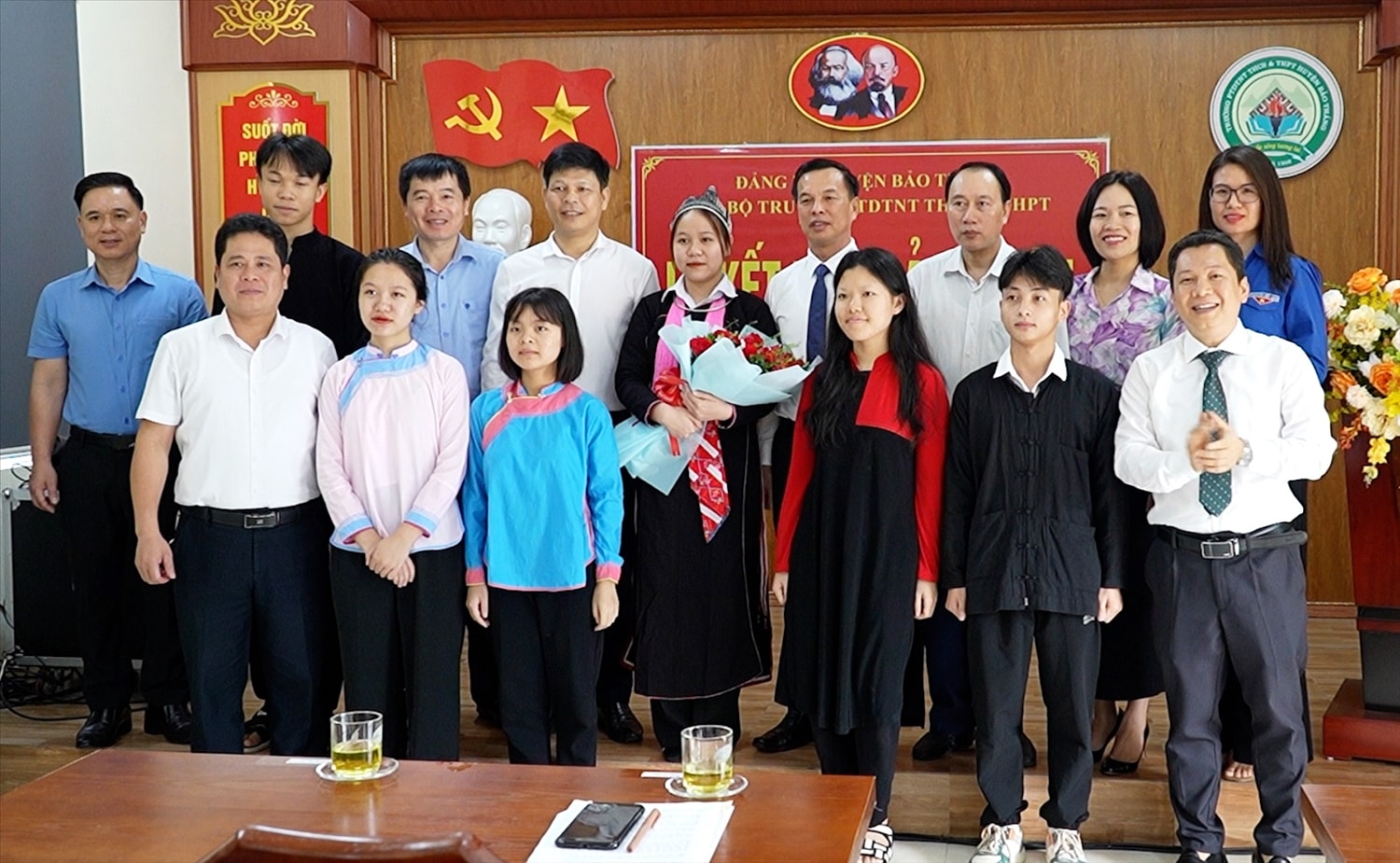 Kết nạp Đảng cho học sinh DTTS