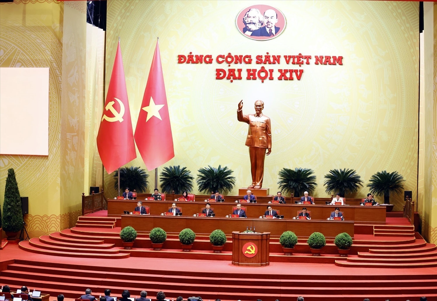 Đoàn Chủ tịch tại Đại hội 