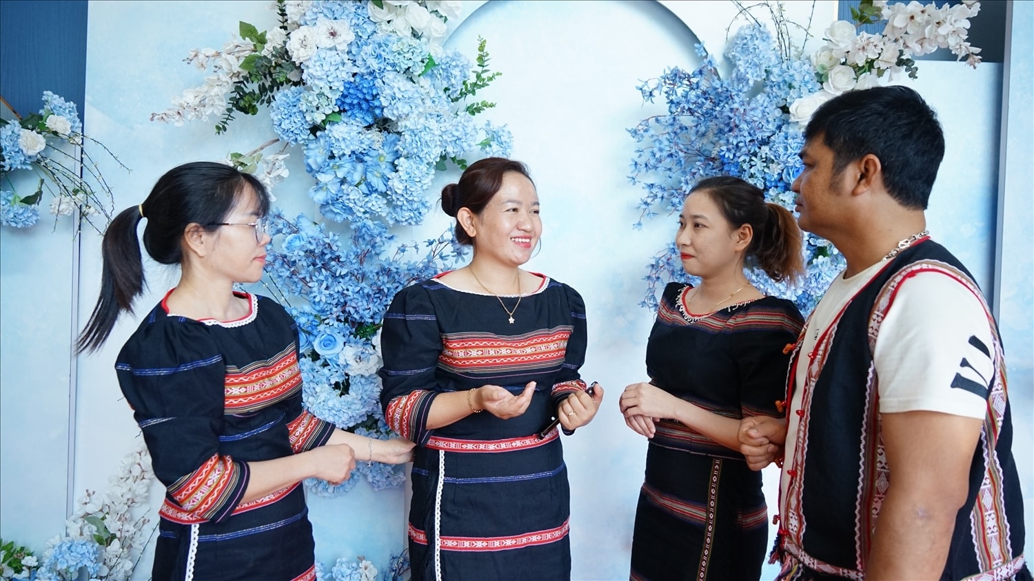 Chị Đinh Thị Đách - Phó Bí thư chi bộ, Trưởng Ban công tác mặt trận thôn 14, xã Kông Bơ La mong muốn, Đảng tiếp tục quan tâm đến chính sách đặc thù cho vùng đồng bào DTTS