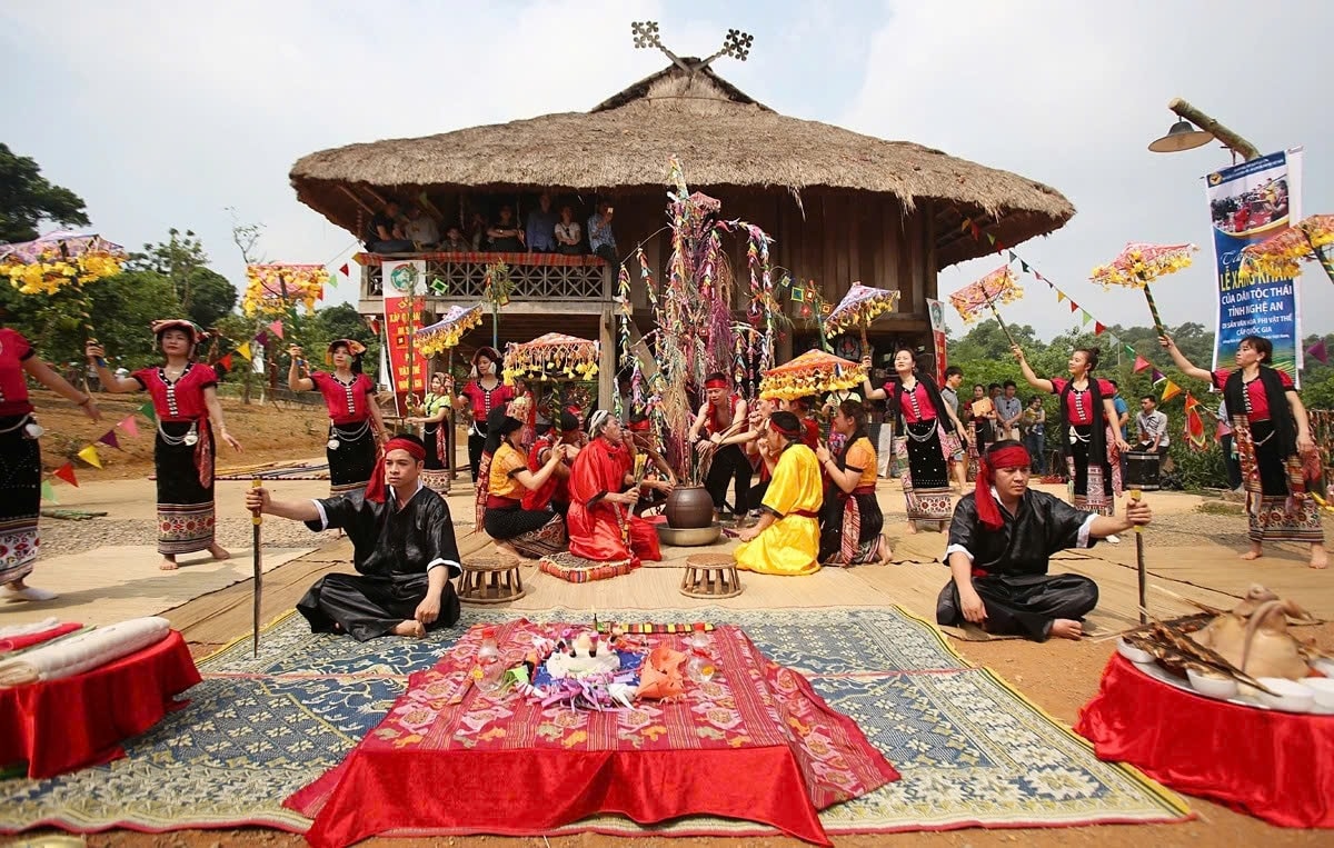 Xăng Khan là một nghi lễ tín ngưỡng dân gian đặc sắc của đồng bào dân tộc Thái ở miền Tây Nghệ An. 