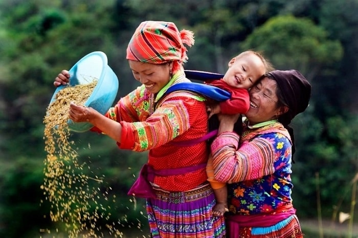 Tại Nghị quyết 01, Chính phủ yêu cầu phát triển toàn diện các lĩnh vực văn hóa, xã hội, nâng cao đời sống Nhân dân, bảo đảm an sinh xã hội (Ảnh TL)