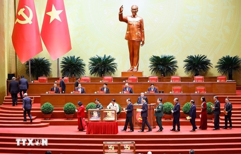 Các đồng chí lãnh đạo Đảng, Nhà nước bỏ phiếu bầu Ban Chấp hành Trung ương Đảng khóa XIV - Ảnh: TTXVN
