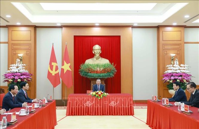 Tổng Bí thư Tô Lâm nhấn mạnh, qua các kỳ Đại hội, Việt Nam luôn có những người bạn hữu nghị truyền thống quan tâm và ủng hộ, trong đó có Liên Xô trước đây và Liên bang Nga ngày nay - Ảnh: TTXVN