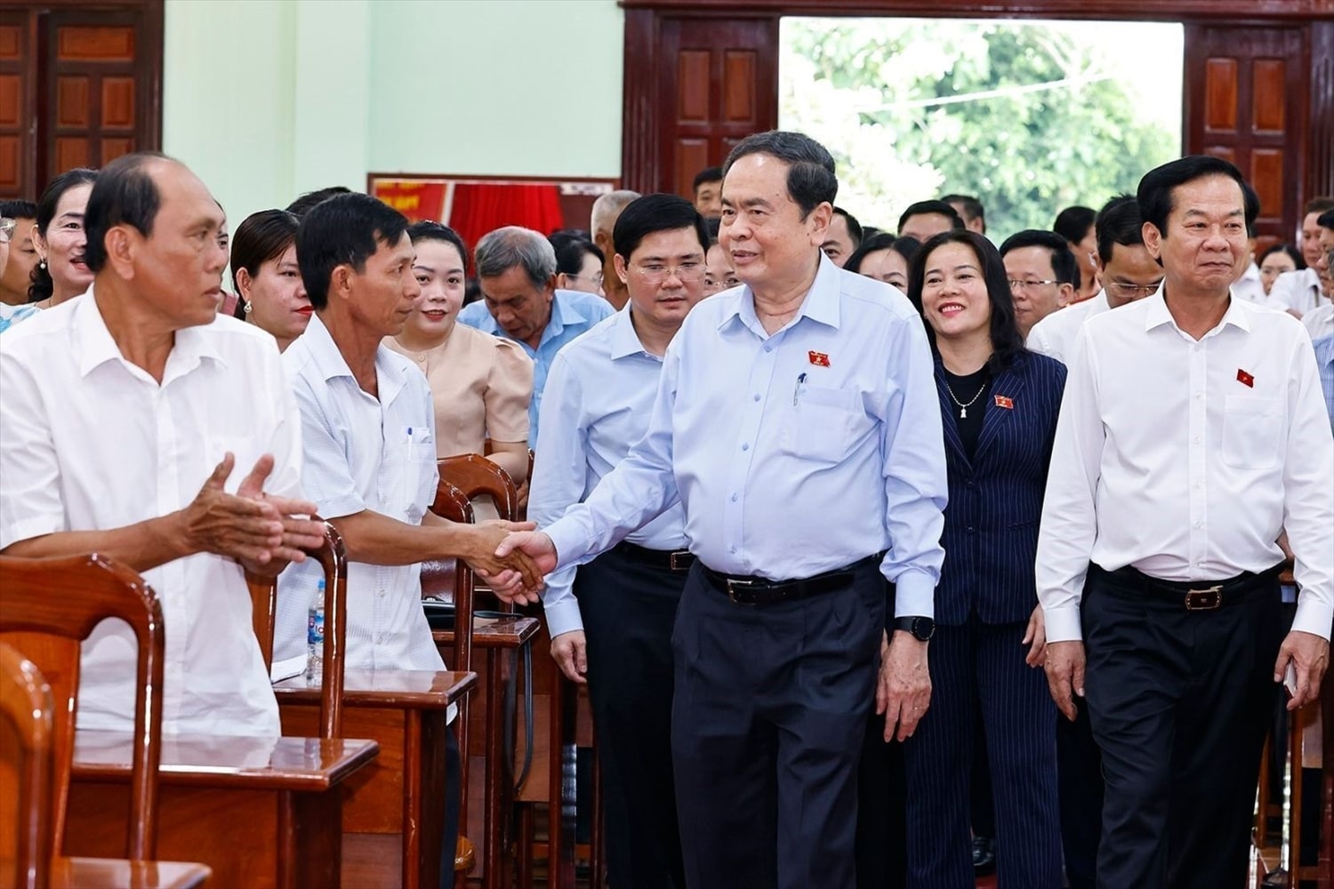 Chủ tịch Quốc hội Trần Thanh Mẫn với cử tri xã Vị Thủy, thành phố Cần Thơ. (Ảnh: TTXVN)