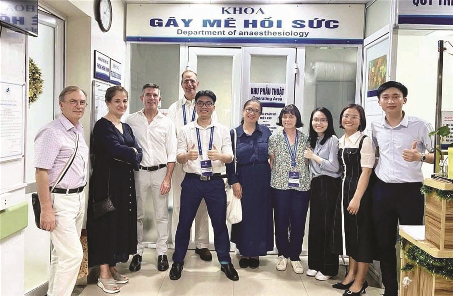 Từ Lễ Tuyên dương học sinh, sinh viên DTTS xuất sắc, tiêu biểu năm 2014, chàng sinh viên  Triệu Dũng Cường ngày ấy đã mang theo khát vọng cống hiến để bước vào ngành Y