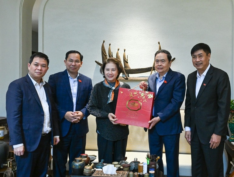 Chủ tịch Quốc hội Trần Thanh Mẫn thăm, chúc Tết nguyên Chủ tịch Quốc hội Nguyễn Thị Kim Ngân. (Ảnh: DUY LINH)