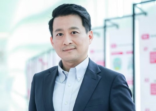 Ông Khúc Cường, Giáo sư Đại học Dân tộc Trung ương, chuyên gia bình luận của CGTN (Trung Quốc).