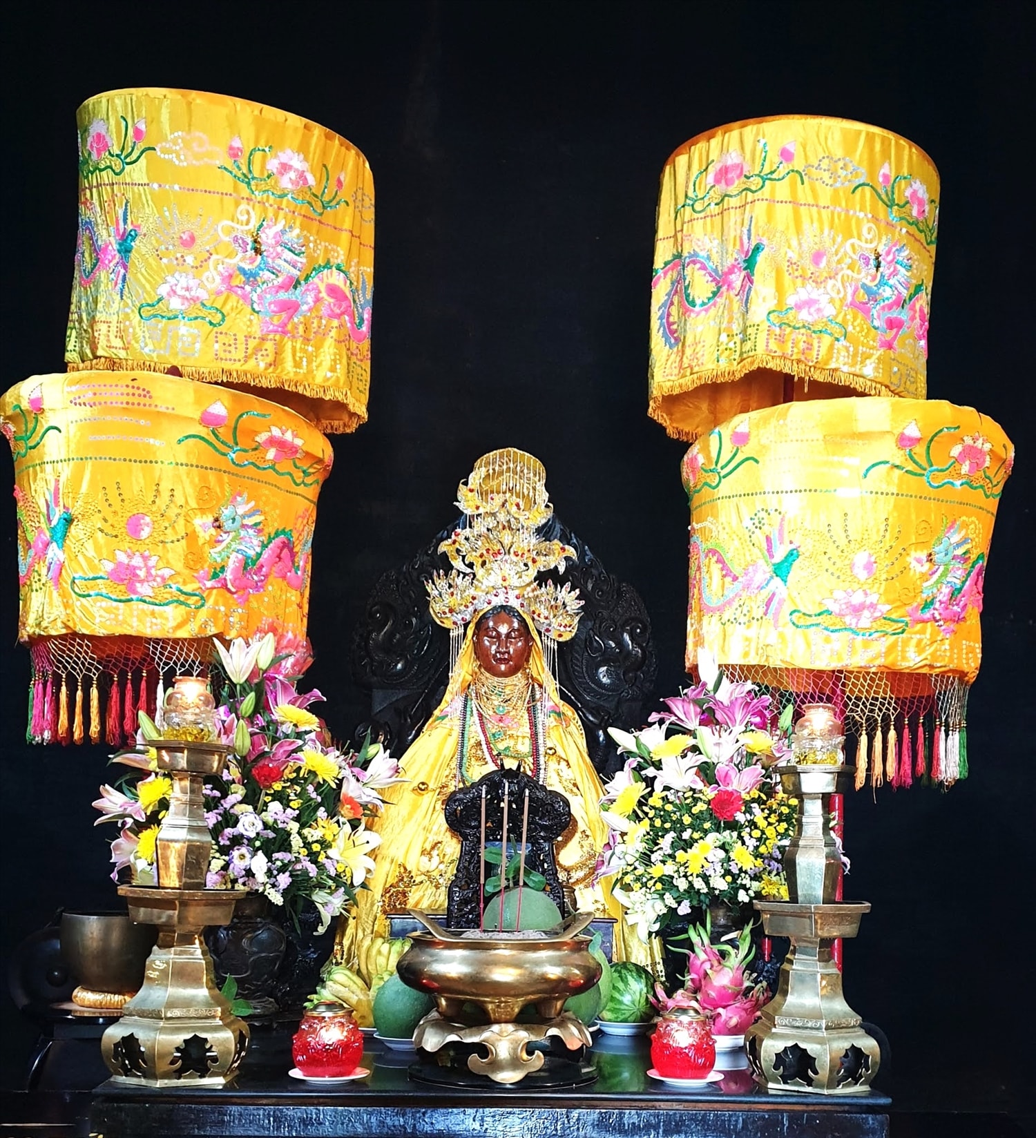 Thờ Mẫu Thiên Y A Na tại Tháp Bà Pô Nagar Nha Trang. (Ảnh: X.H)