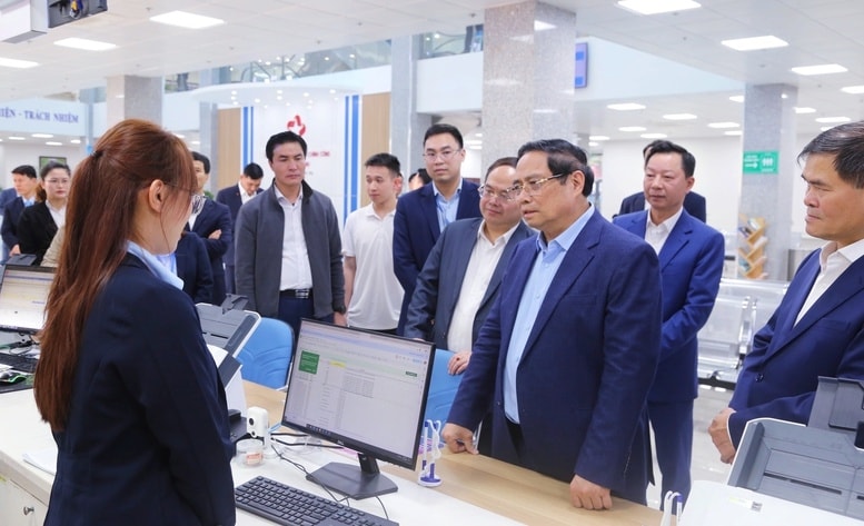 Thủ tướng Chính phủ Phạm Minh Chính thăm Trung tâm phục vụ hành chính công tỉnh Quảng Ninh - Ảnh: VGP/Nhật Bắc