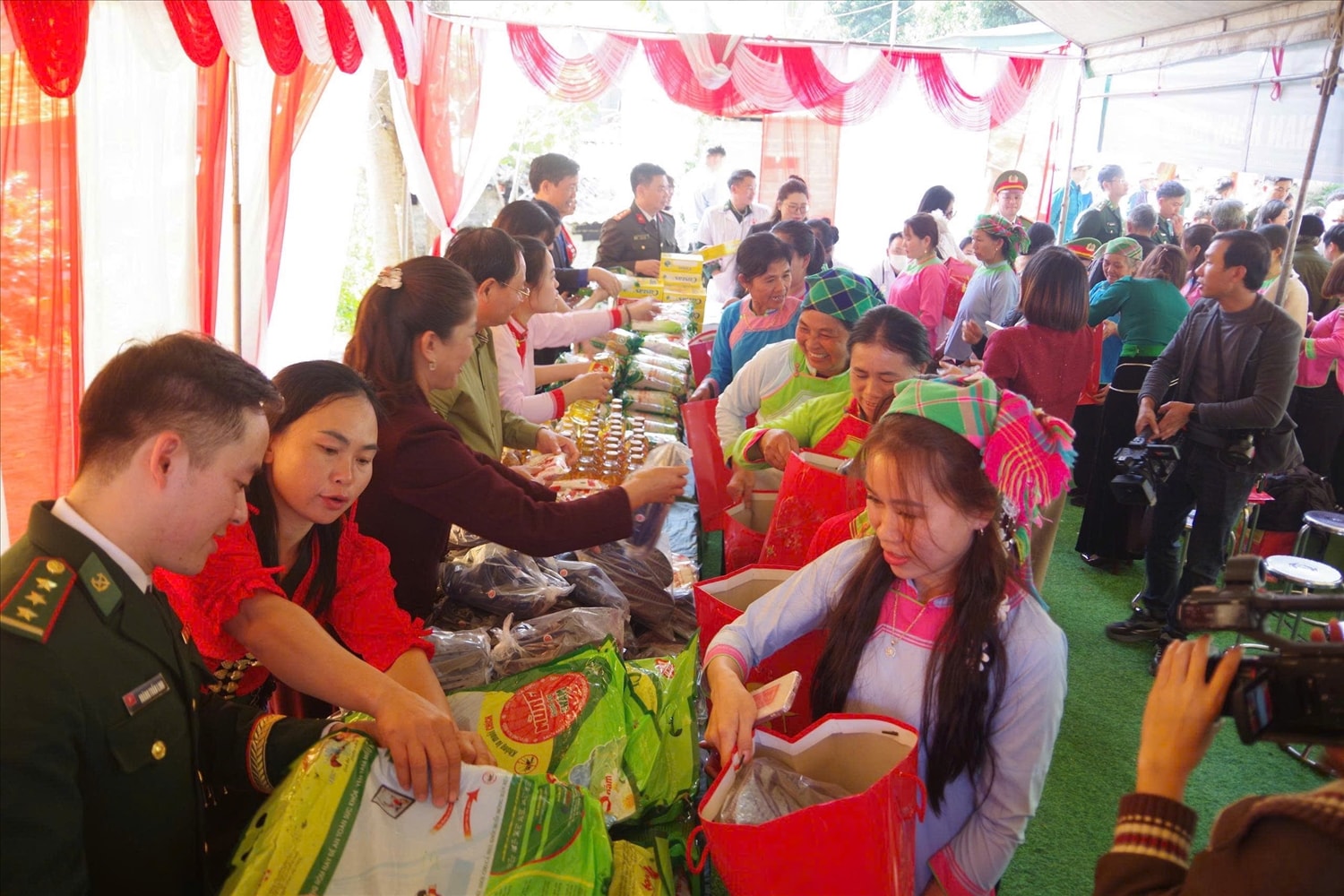 . Chương trình đã góp phần mang mùa xuân ấm áp đến với đồng bào các dân tộc nơi biên cương Tổ quốc, với kinh phí dự kiến hơn 4,8 tỷ đồng