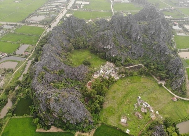 Toàn cảnh di tích Mán Bạc 