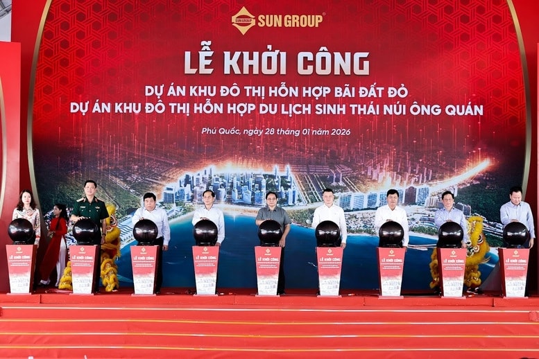 Thủ tướng Phạm Minh Chính và các đại biểu nhấn nút khởi công - Ảnh: VGP/Nhật Bắc