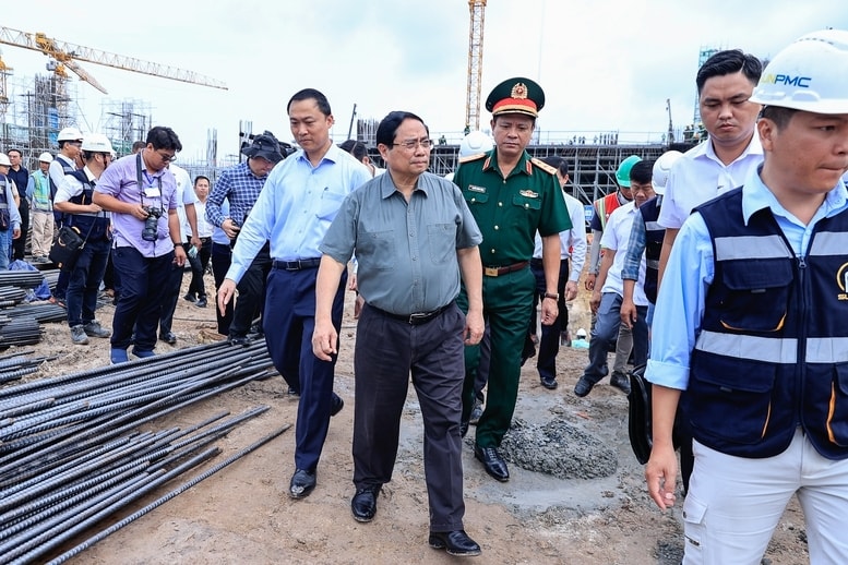 Thủ tướng Phạm Minh Chính kiểm tra các công trình, dự án trọng điểm của Phú Quốc phục vụ APEC 2027- Cảng hàng không quốc tế Phú Quốc - Ảnh: VGP/Nhật Bắc