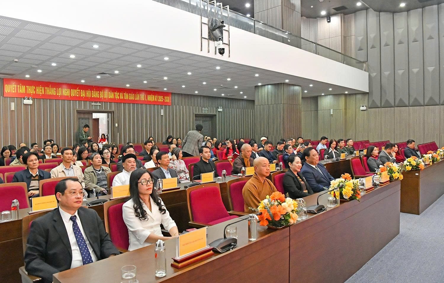Đại biểu tham dự buổi lễ. Ảnh: Xuân Thường