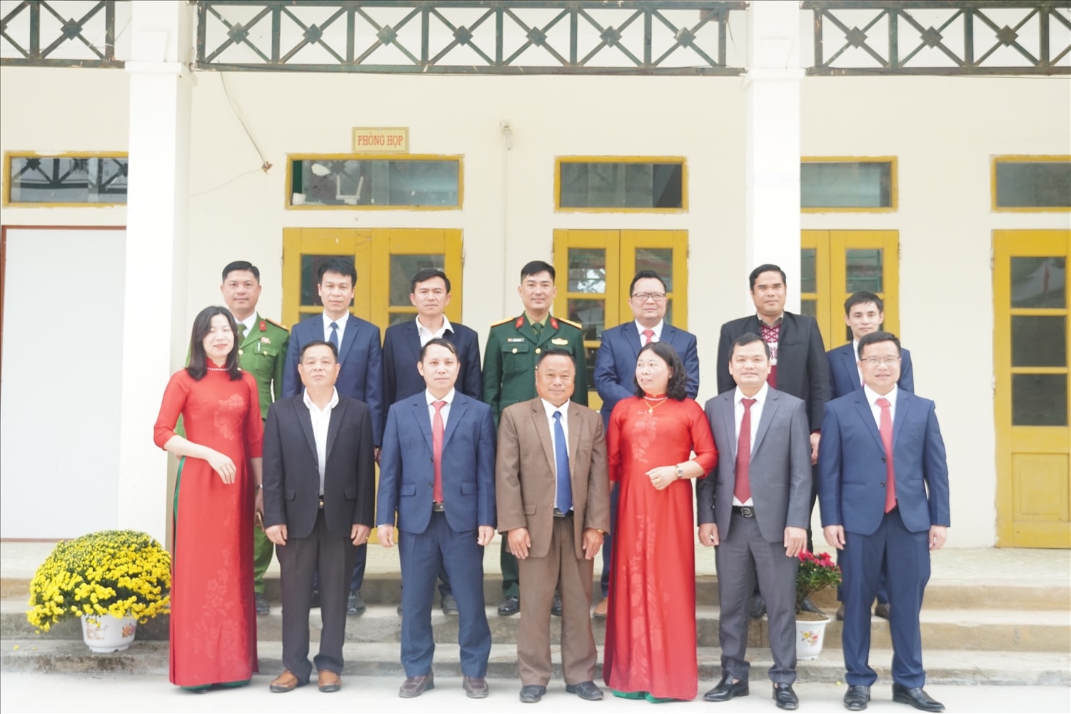 (tin)Thắm tình hữu nghị Việt – Lào trong chuyến thăm, chúc Tết tại Sơn Thủy 4