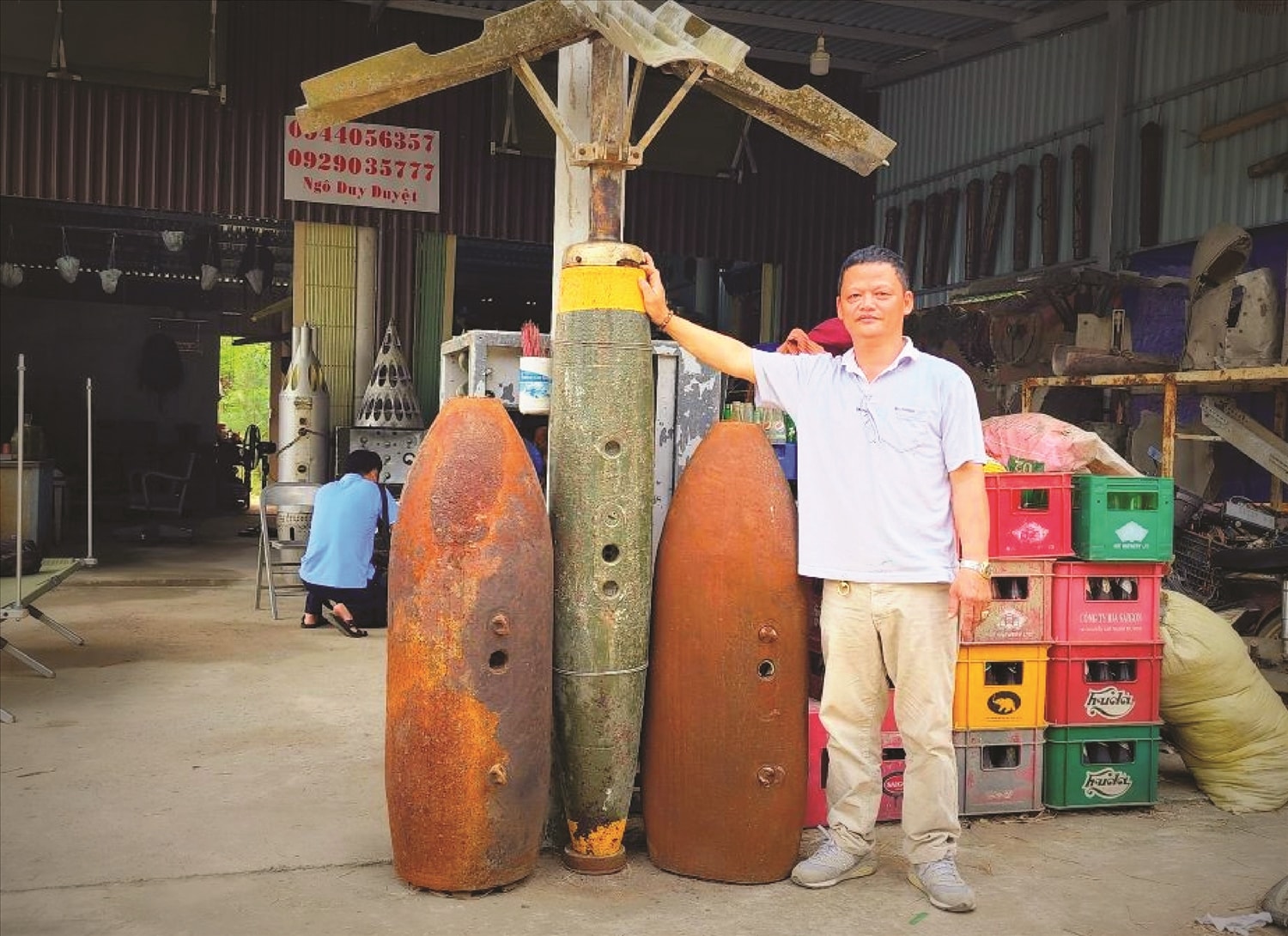 Hơn 25 năm qua, anh Ngô Duy Duyệt đã miệt mài sưu tầm hơn 1.000 kỷ vật thời chiến  và trưng bày tại nhà của mình