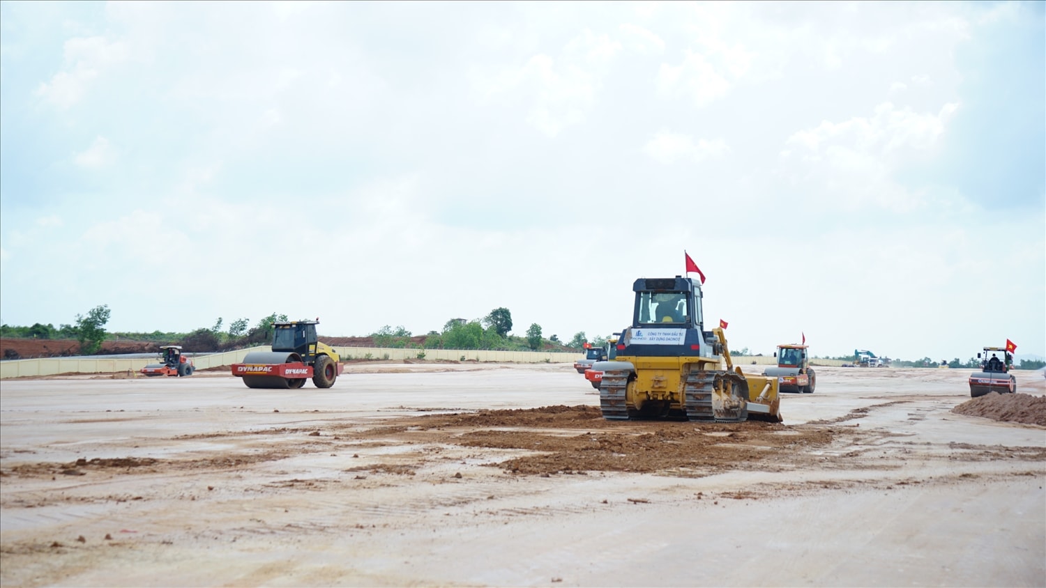 Thi công Dự án xây dựng đường cất hạ cánh số 2 và các công trình đồng bộ tại khu bay Cảng hàng không Phù Cát