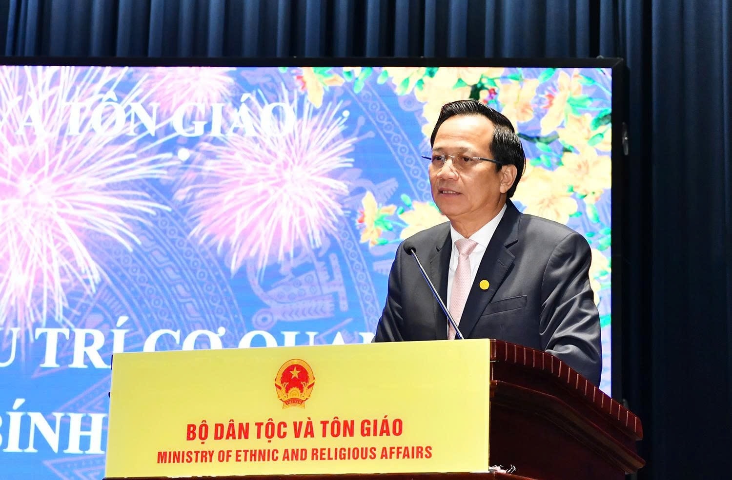Bộ trưởng Bộ Dân tộc và Tôn giáo Đào Ngọc Dung phát biểu tại buổi gặp mặt