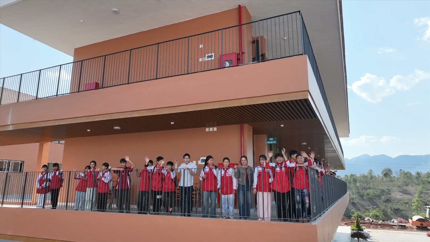 Điện Biên là địa phương đầu tiên được lựa chọn xây dựng trường mẫu trong chương trình 248 trường học vùng biên.