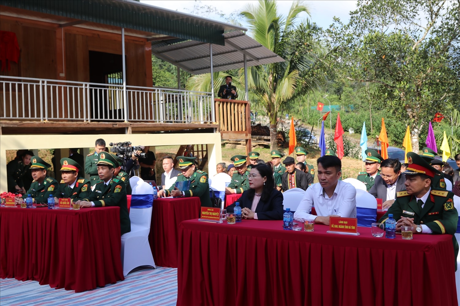 Các đại biểu tham dự buổi lễ
