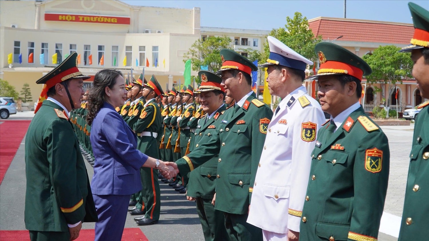 Phó Chủ tịch nước Võ Thị Ánh Xuân thăm, chúc Tết và làm việc tại Bộ CHQS tỉnh An Giang