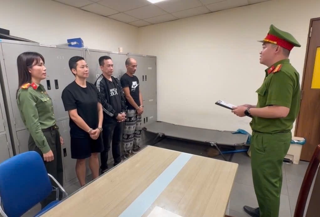 Các đối tượng tại cơ quan công an. (Ảnh Công an cung cấp)