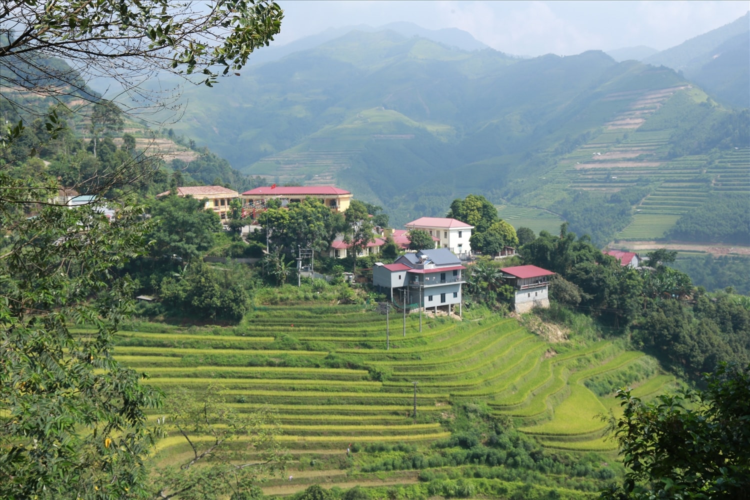 Diên mạo nông thôn vùng cao Lào Cai ngày càng đổi thay mạnh mẽ (ảnh Trọng Bảo)