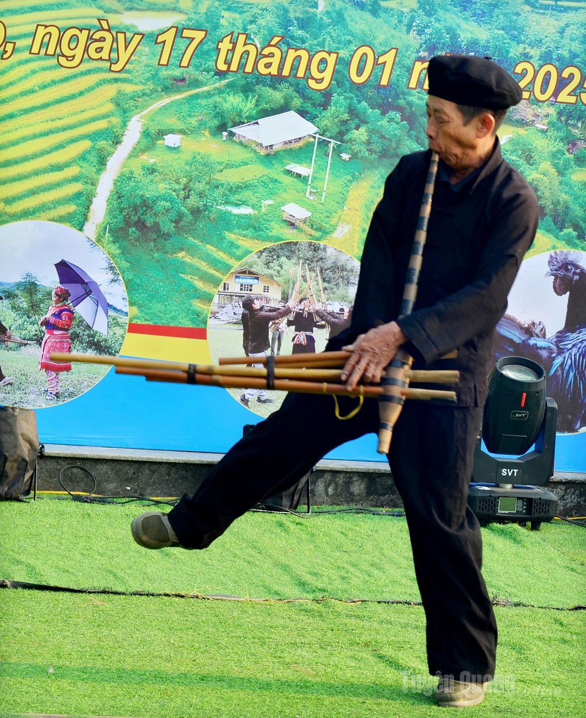 Nghệ thuật thổi khèn được người Mông trân trọng gìn giữ và truyền lại cho các thế hệ.
