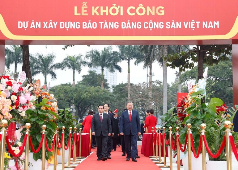 Tổng Bí thư Tô Lâm, Thủ tướng Phạm Minh Chính dự Lễ khởi công dự án xây dựng Bảo tàng Đảng Cộng sản Việt Nam. (Ảnh: Thống Nhất - TTXVN) 
