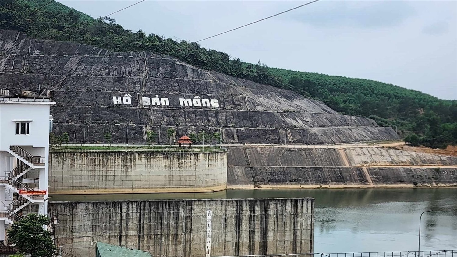 Hồ chứa nước Bản Mồng
