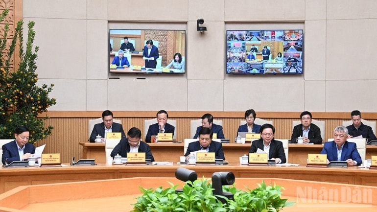 Các Phó Thủ tướng Chính phủ, lãnh đạo các bộ, ngành, cơ quan tham dự phiên họp. (Ảnh: Trần Hải) 