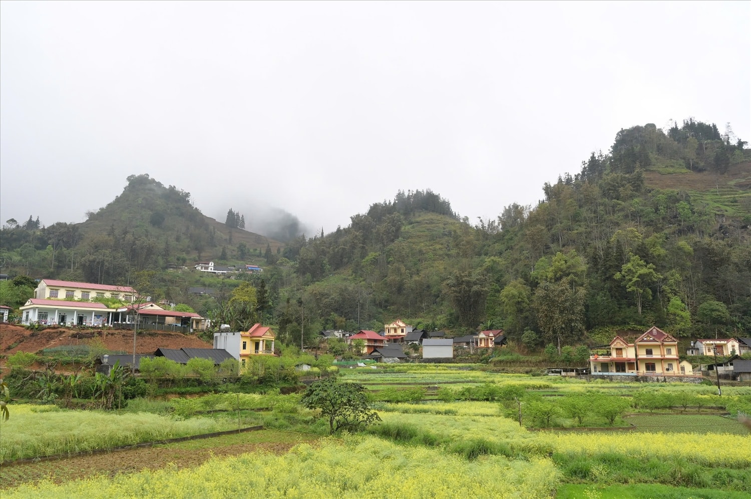 Chương trình xóa nhà tạm, nhà dột nát đã và đang góp phần thay đổi diện mạo nông thôn vùng cao ở xã Bắc Hà, Lào Cai (ảnh Trọng Bảo)
