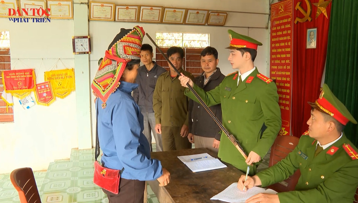 Điểm sáng trong công tác thu hồi vũ khí tại vùng cao Sơn La 