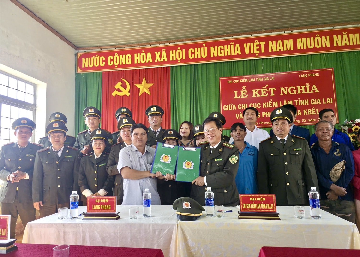 Chi cục Kiểm lâm tỉnh Gia Lai kết nghĩa với làng Phang, xã Ia Krêl