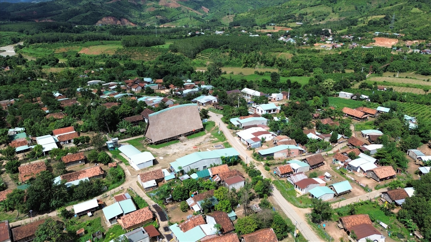 Nhà rông làng Kon Brăp Ju lúc chưa bị cháy. (Ảnh: Ngọc Chí)